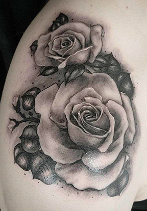 St Pete Tattoo Black and Grey White Roses by Amanda Banx